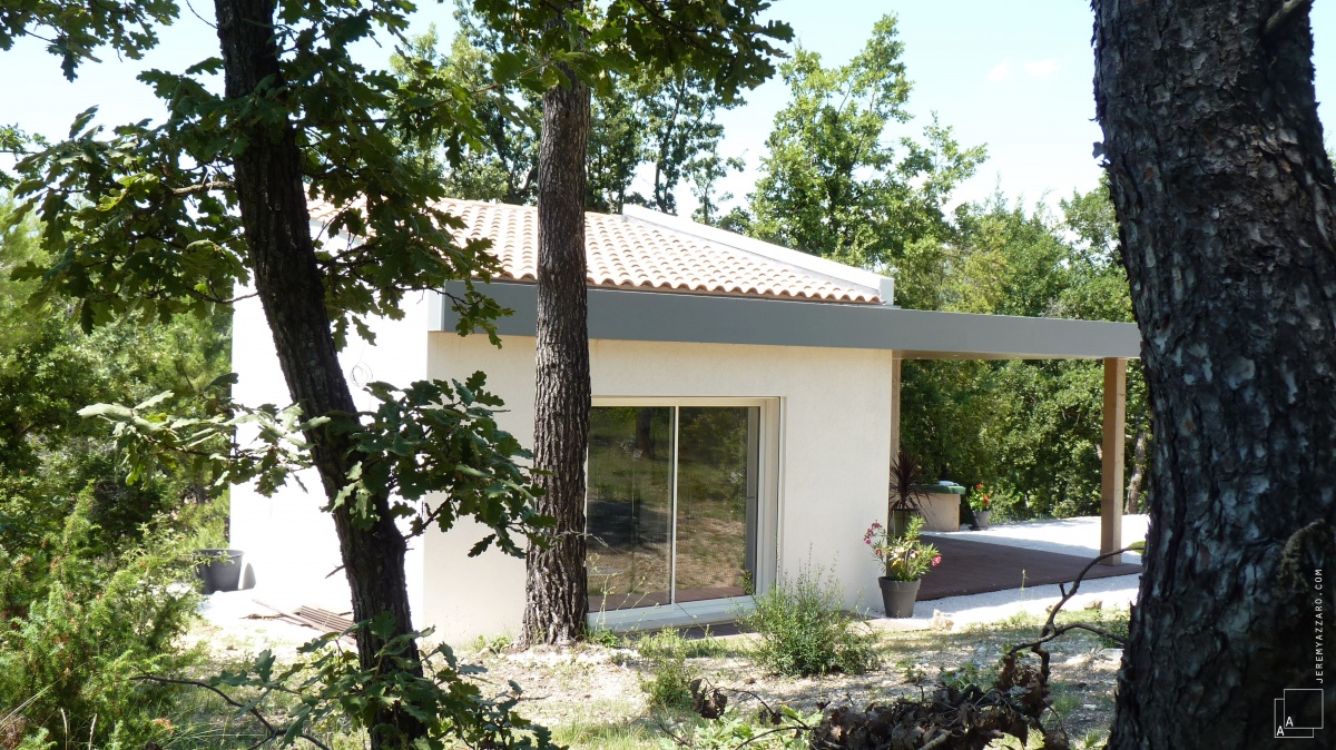 Création d’une dépendance estivale « pavillon des pins » : cabanon-contemporaine-provence-pavillon-architecte-azzaro-min