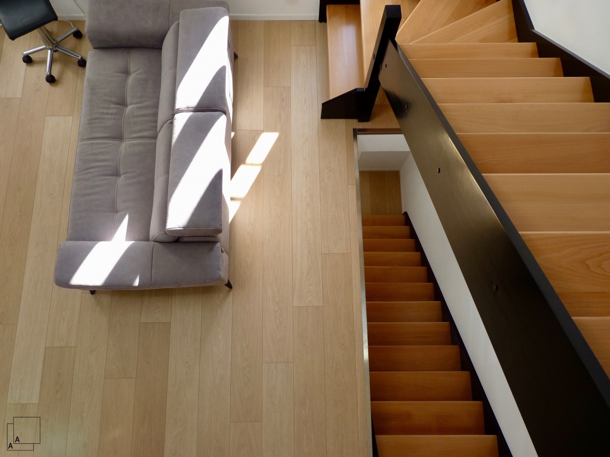 Création d’un triplex en maison de ville « de bas en haut » : jeremy-azzaro-architecte-triplex-escalier-combles-min
