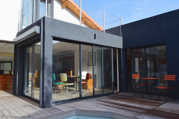 Recomposition intérieure d’une maison marseillaise avec extension contemporaine